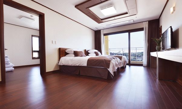 불란지호텔 주방 또는 넓은 객실 이미지