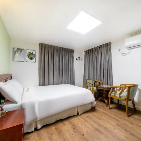 Jeju Donghae Hotel Отели рядом с Аэропорт Чеджу