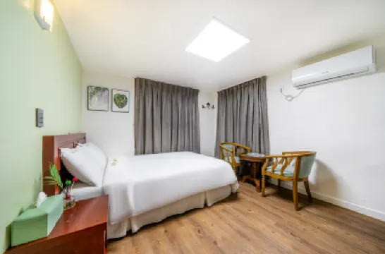 Jeju Donghae Hotel Hotels near Gujwa