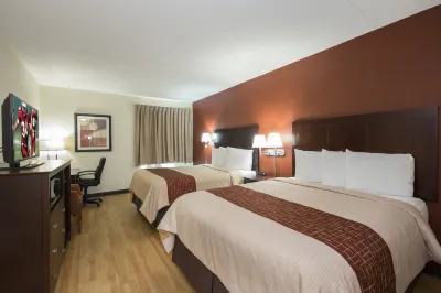 Red Roof Inn & Suites Cincinnati North - Mason Hotels near Traci's Sports Lounge