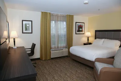 Candlewood Suites Portland - Scarborough فنادق في Scarborough