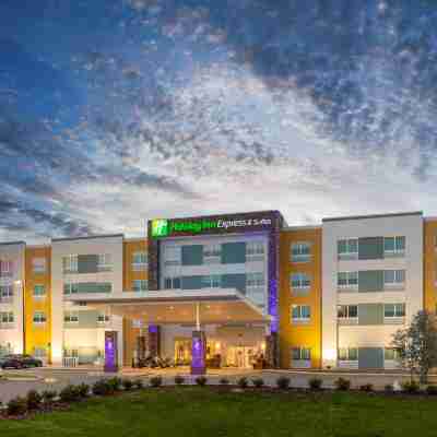 Holiday Inn Express & Suites Wildwood – the Villages Hotel Exterior
