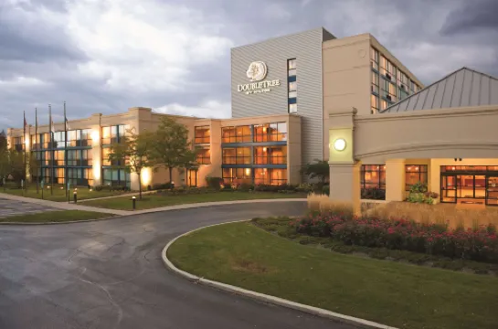 DoubleTree by Hilton Hotel Chicago - Arlington Heights