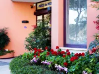 Parco de Medici Residence Hotel Hotels near La Saliera