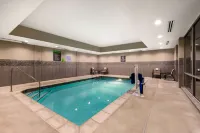 La Quinta by Wyndham Altoona des Moines - Swimmingpools