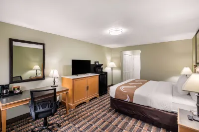 Quality Inn & Suites Plano East - Richardson Hôtels à : Plano