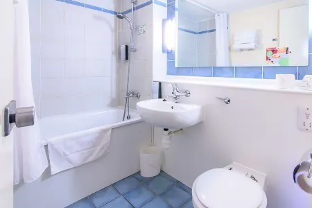 The Runmere Hotel, Part of AG Collection Отели в г. Ранкорн