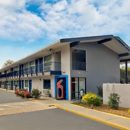Motel 6 Columbus, GA