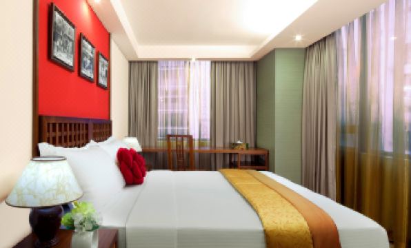 Butterfly on Wellington, Central