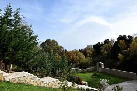 Trikalon Muses Art Suites