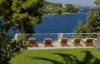 Cape Kanapitsa Hotel & Suites