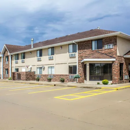 Econo Lodge Отели в г. Су