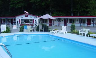 A Holiday Motel - Maggie Valley