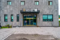 Anseong Tourist Hotel H Hotels near 럭셔리 안성 M 글램핑카라반