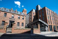 Roomzzz Newcastle City Hotels near Royal Victoria Infirmary