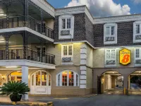 Super 8 by Wyndham New Orleans Hotels near Rome Park