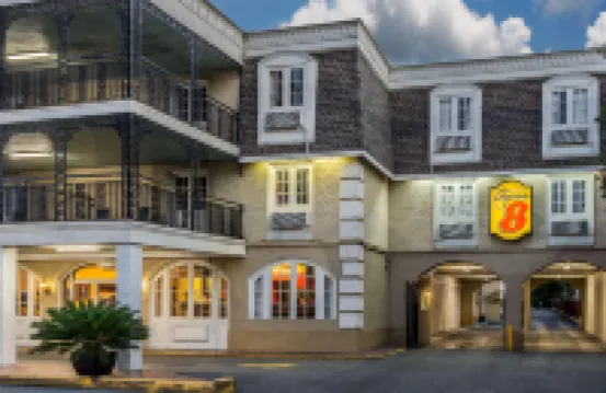 Super 8 by Wyndham New Orleans テニス・コンプレックス周辺のホテル