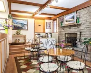 Econo Lodge Inn & Suites on the River