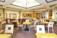 La Quinta Inn & Suites by Wyndham Raleigh Crabtree - sarapan