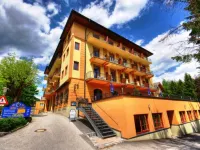 Euro Youth Hotel & Krone Hotels near Stubnerkogelbahn