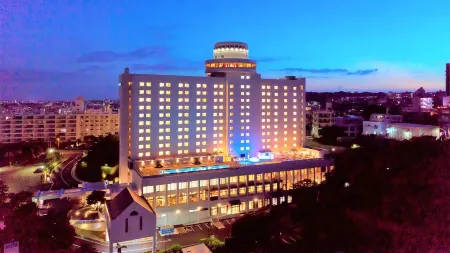 Novotel Okinawa Naha Отели рядом с достопримечательностью «Shuri Ryusen»