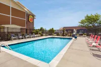 Super 8 by Wyndham Lenexa Overland Park/Mall Area - Pools