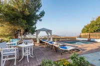 Eiriana Luxury Suites - parking