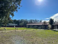 Outback Quarters Motel Hay and Restaurant - 3-Star