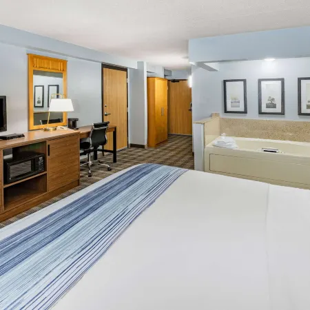 AmericInn by Wyndham Sayre