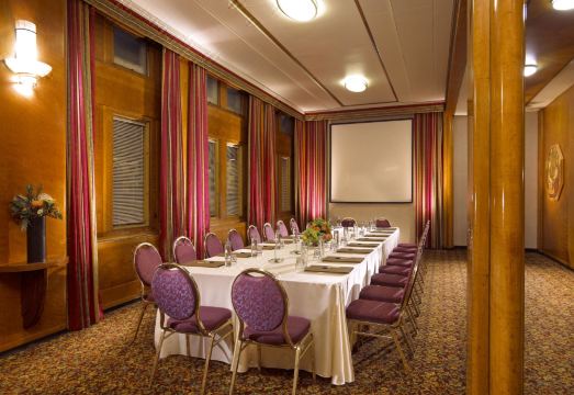 퀸 메리 호텔 내부