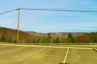 Crystal Springs Inn and Suites - parking