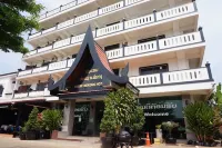 Intouch Riverside Hotel Hotel dekat Bandara Internasional Pakse