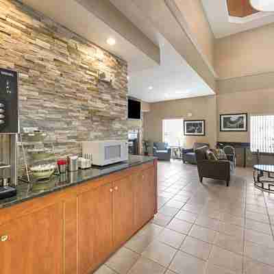 Quality Inn & Suites Fishkill South Near I-84 Dining/Meeting Rooms