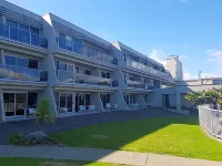 Te Kaha Beach Hotel