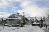 Cozy Room at Glacier Lodge - spa
