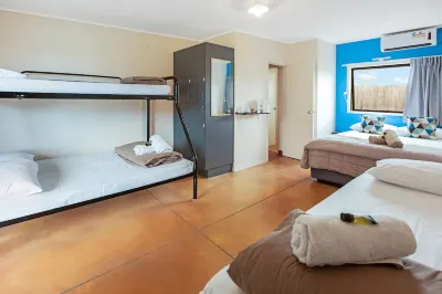 Beachcomber Lodge & Backpacker Hotels in der Nähe von Serafinas Campervan Park & Gardens