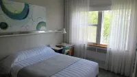Manoir d'Youville Hotel dekat Arena Leo Crepin