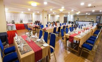 Royal Star Hotel - Housity