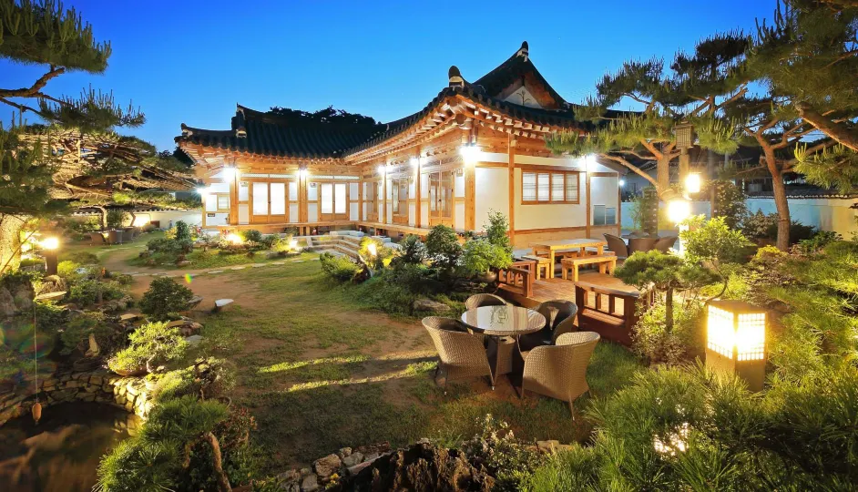 Cheonggong Hanok Stay (Korea Quality)