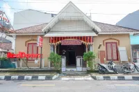 RedDoorz at Golden Inn Tugu Yogyakarta Hotels in Jetis