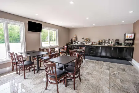 Super 8 by Wyndham Kingston