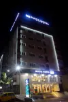 Suita Hotel Hotels near Mvog-Betsi Botanical Zoological Garden