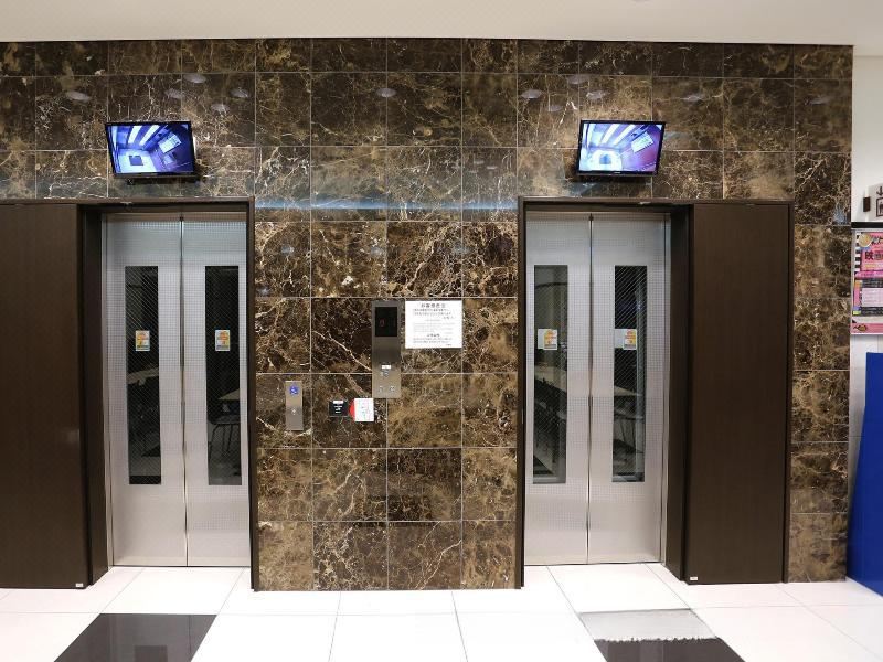 정돈된 욕실 및 어메니티