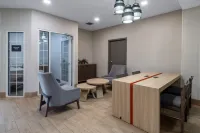 캔들우드 스위트 엘크하트 온트와 타운쉽 호텔