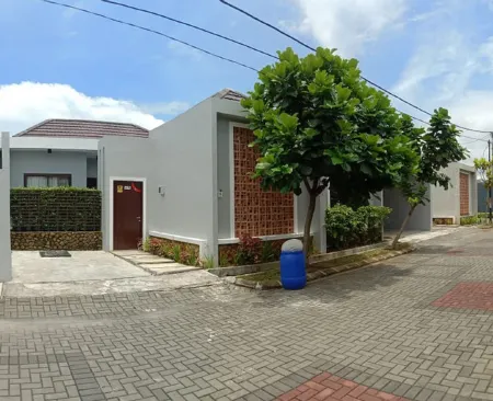 Cozy Villa with Private Pool at Villa Ubud Anyer Отели рядом с достопримечательностью «ZERO POINT BEACH ANYER»