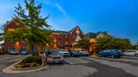 伊斯頓貝斯特韋斯特優質套房酒店 - 停車場