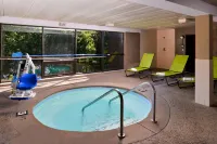 Best Western Plus Kelly Inn - Hot Tub