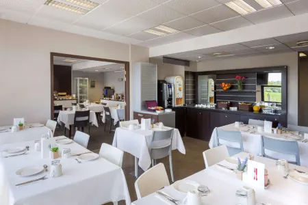 Best Western Park Hotel Geneve-Thoiry Отели в г. Пуньи