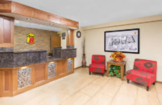 Super 8 by Wyndham Clive IA