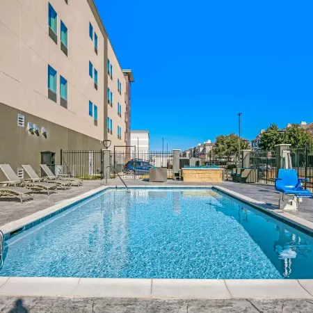 La Quinta Inn & Suites by Wyndham DFW West-Glade-Parks